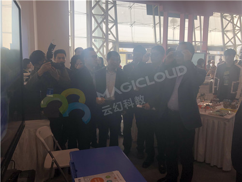 1522138429817305.jpg 4 鳳凰集團(tuán)董事長 張健康2_副本.jpg