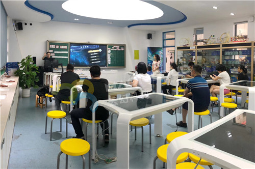 1529473499259508.jpg 廣東省深圳市南山區(qū)第二外國(guó)語(yǔ)學(xué)校1_副本.jpg